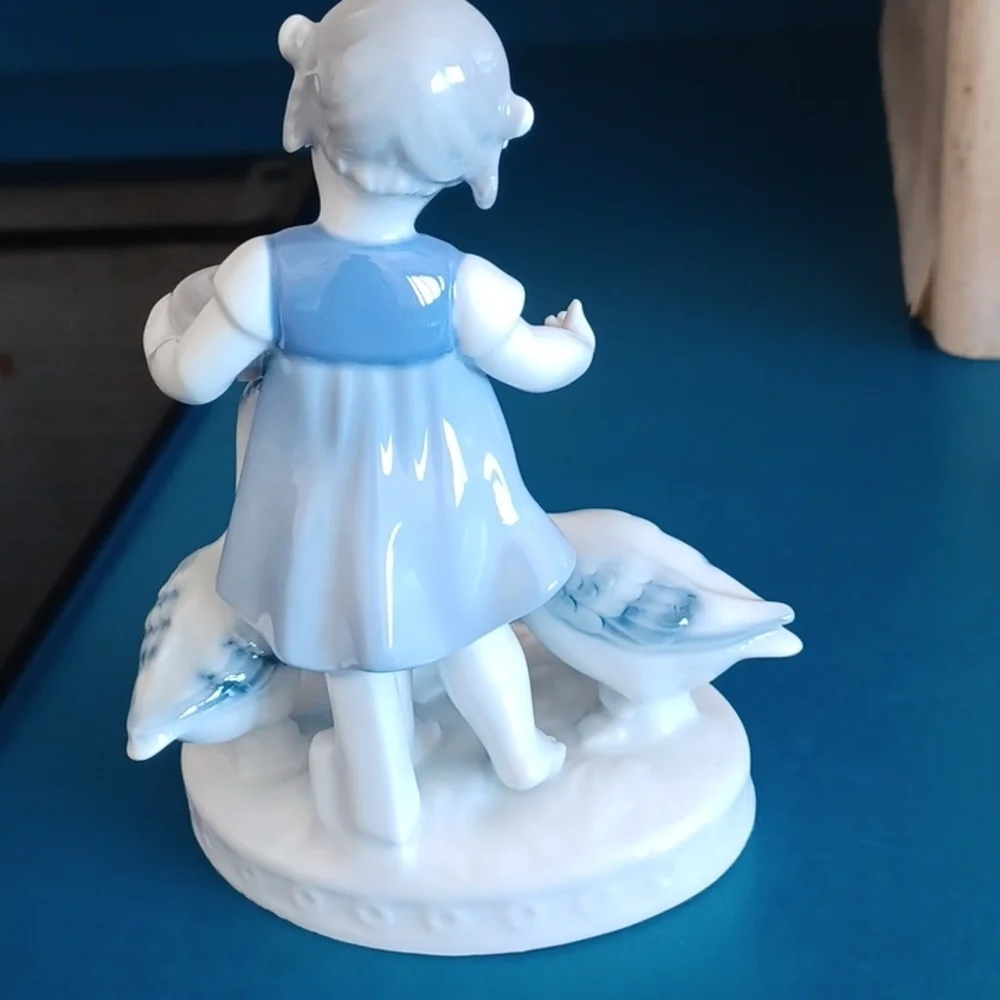 Gerold Vintage Girl Feeding Geese, perfect condition